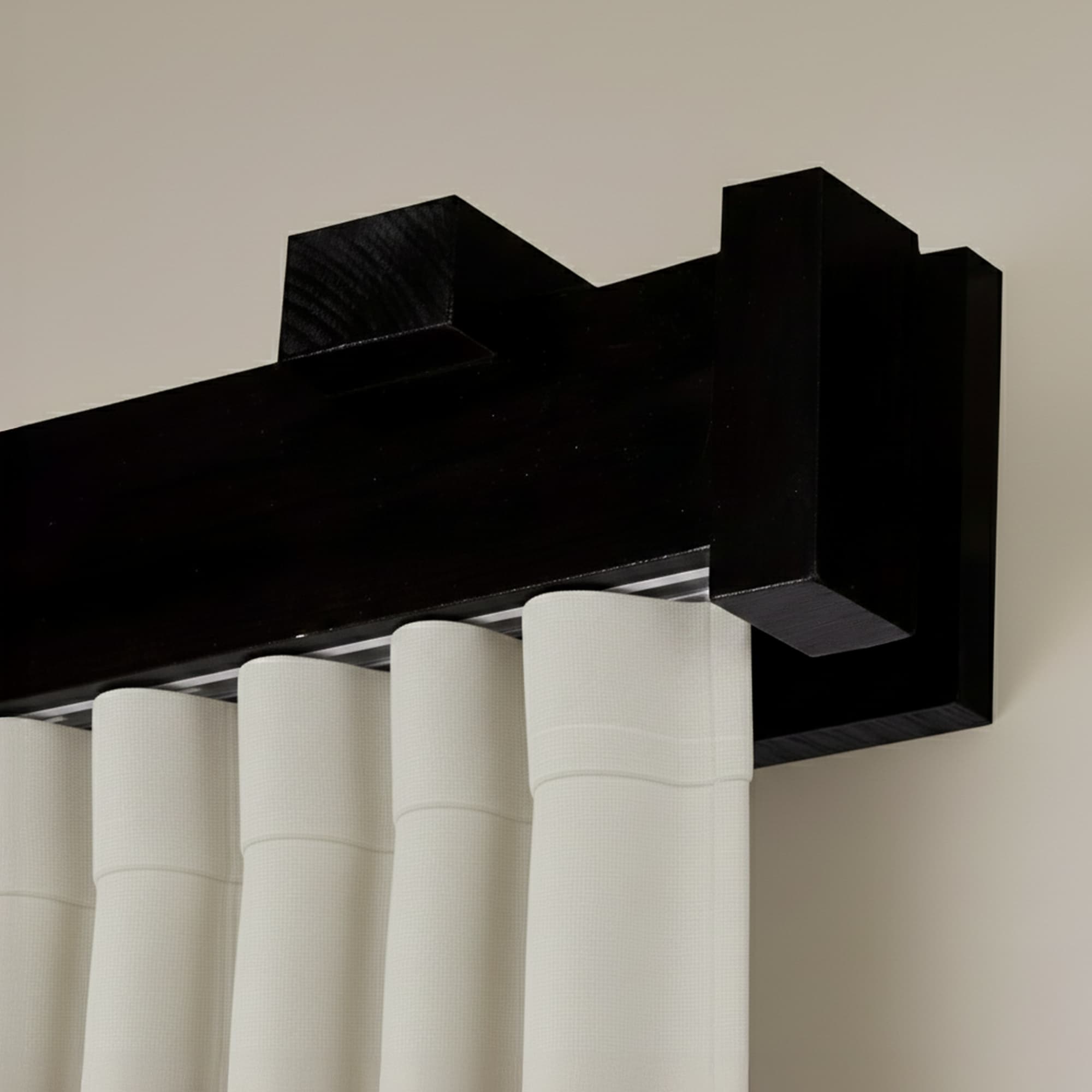 Koľajnica na záclonu Dalia z dreva Čierna