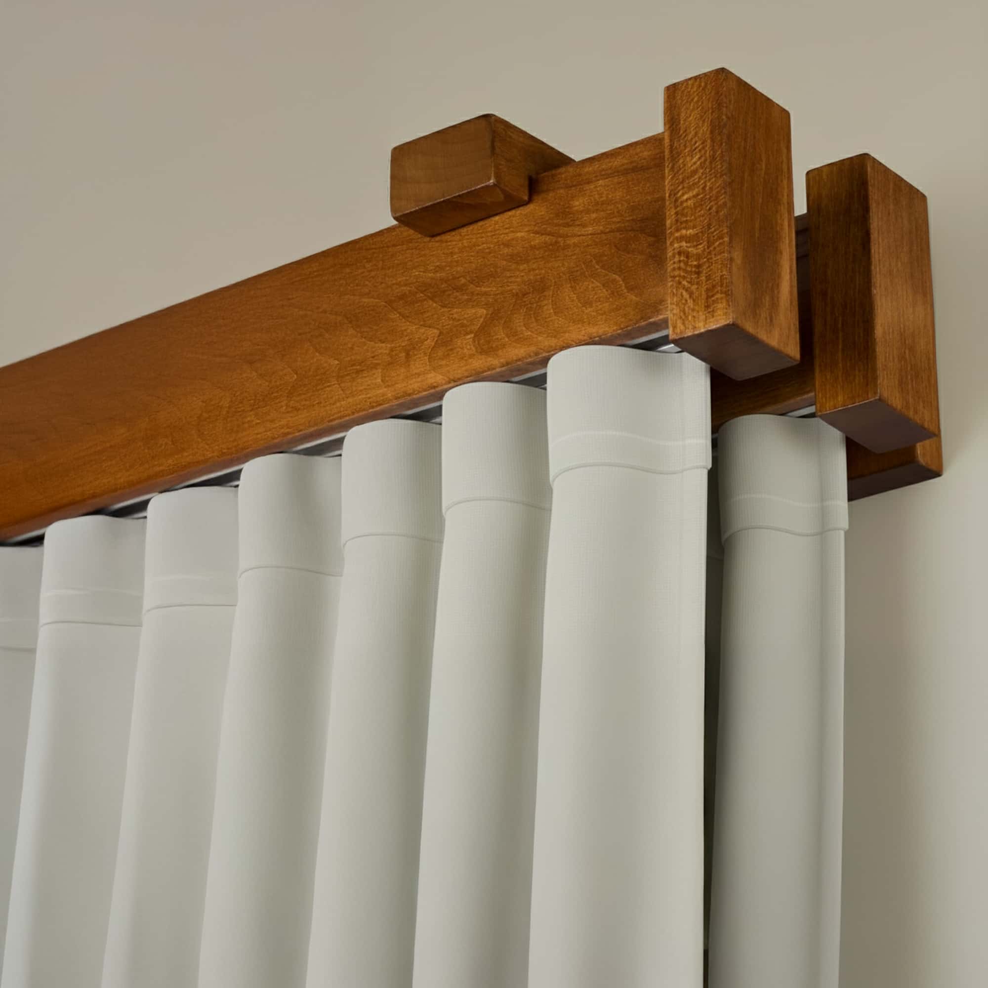 Koľajnica na záclonu a záves Dalia z dreva Stejar_auriu