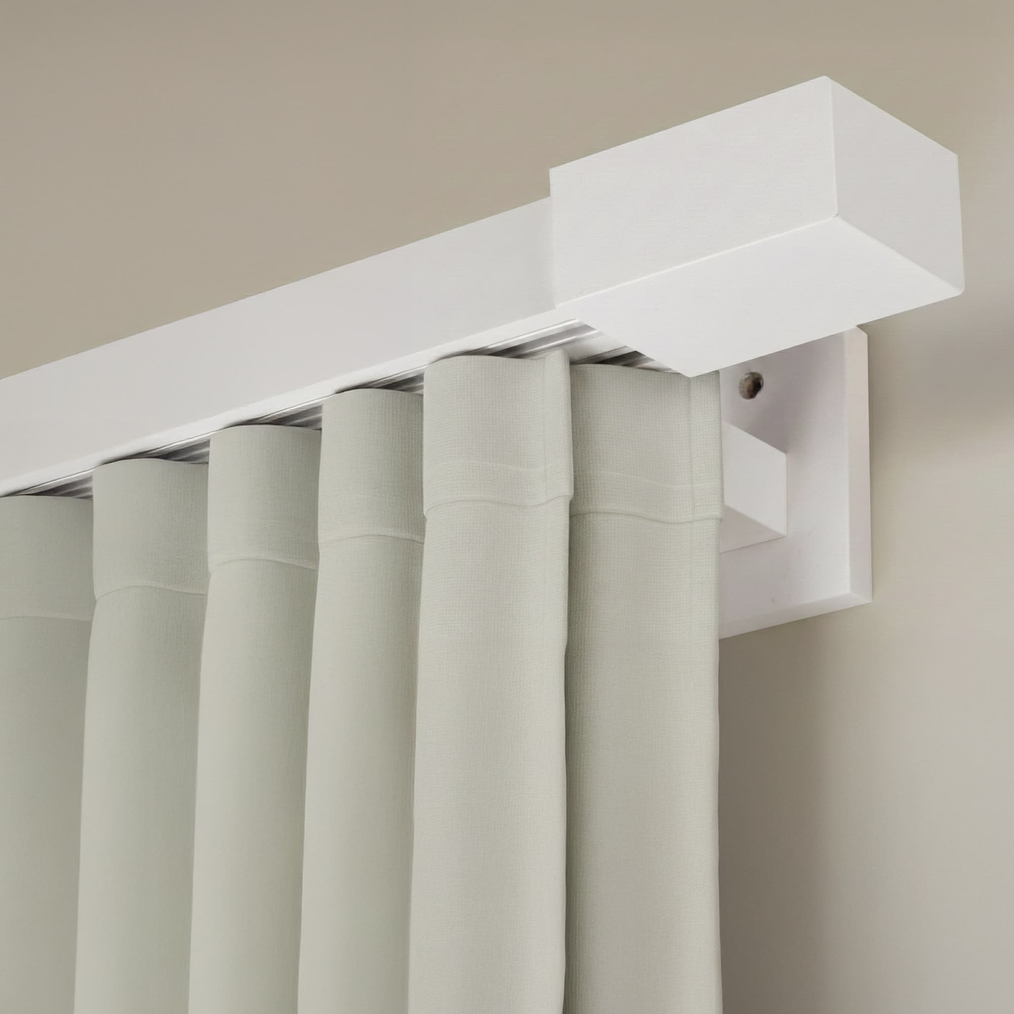 Drevená rímska garniža na záclony a závesy Biela