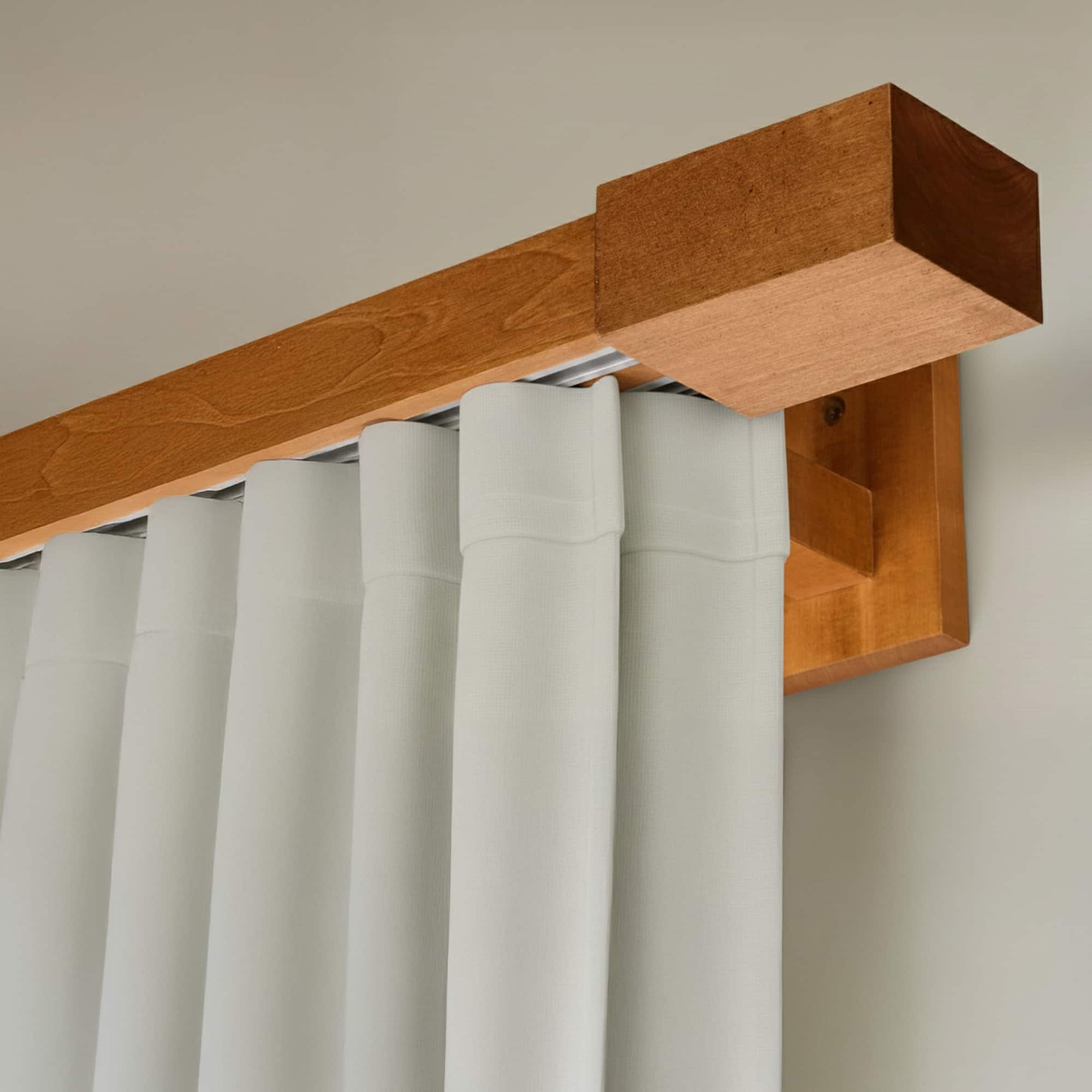 Drevená rímska garniža na záclony a závesy Stejar_auriu