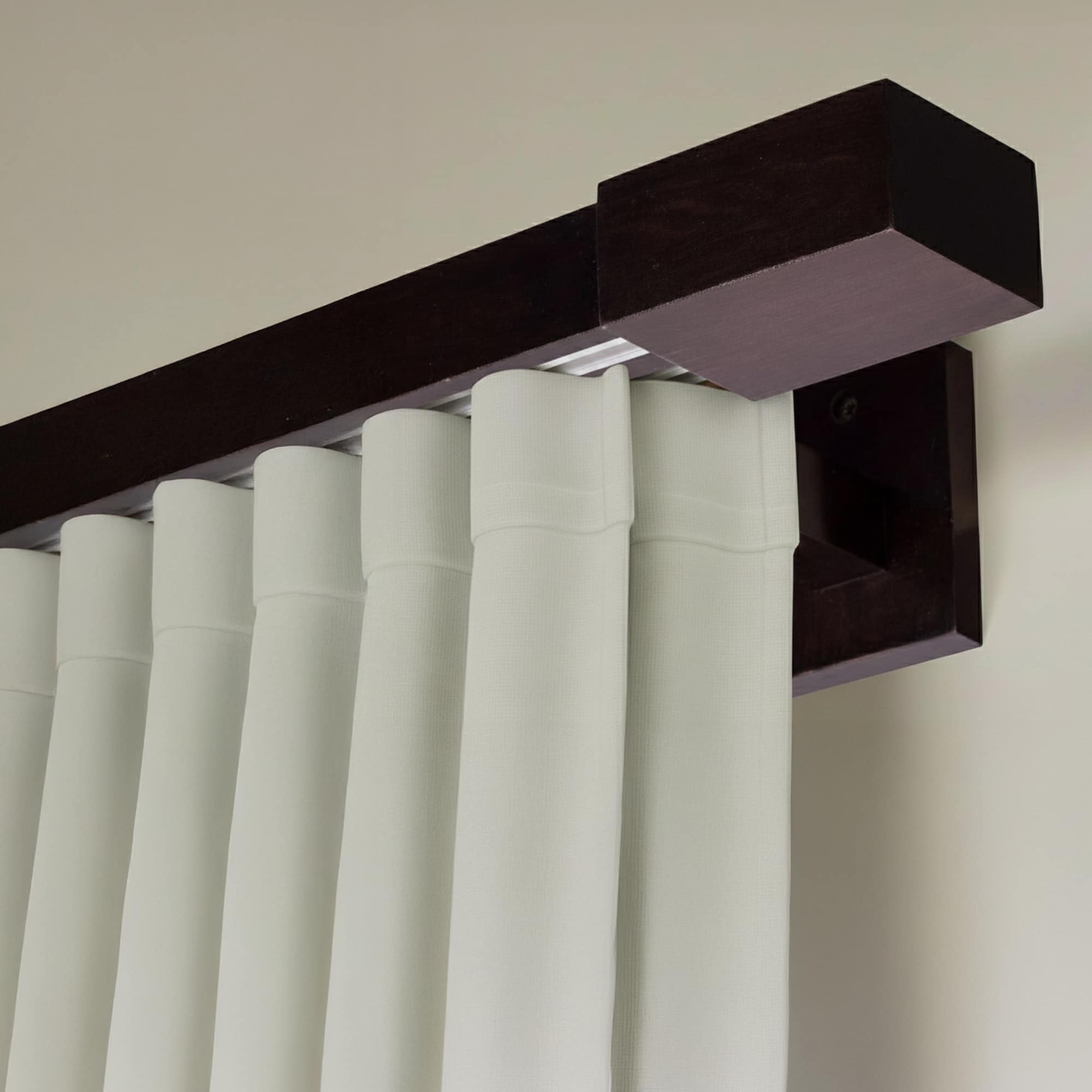 Drevená rímska garniža na záclony a závesy Wenge