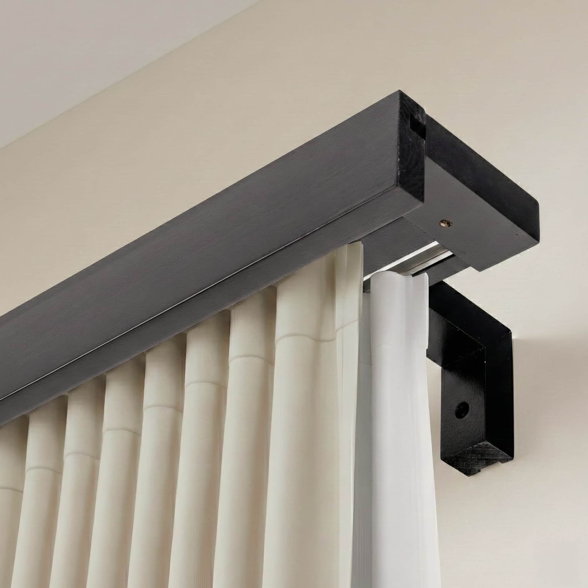 Garníža na záclonu a záves Travetto dvojitá s maskou z dreva Čierna