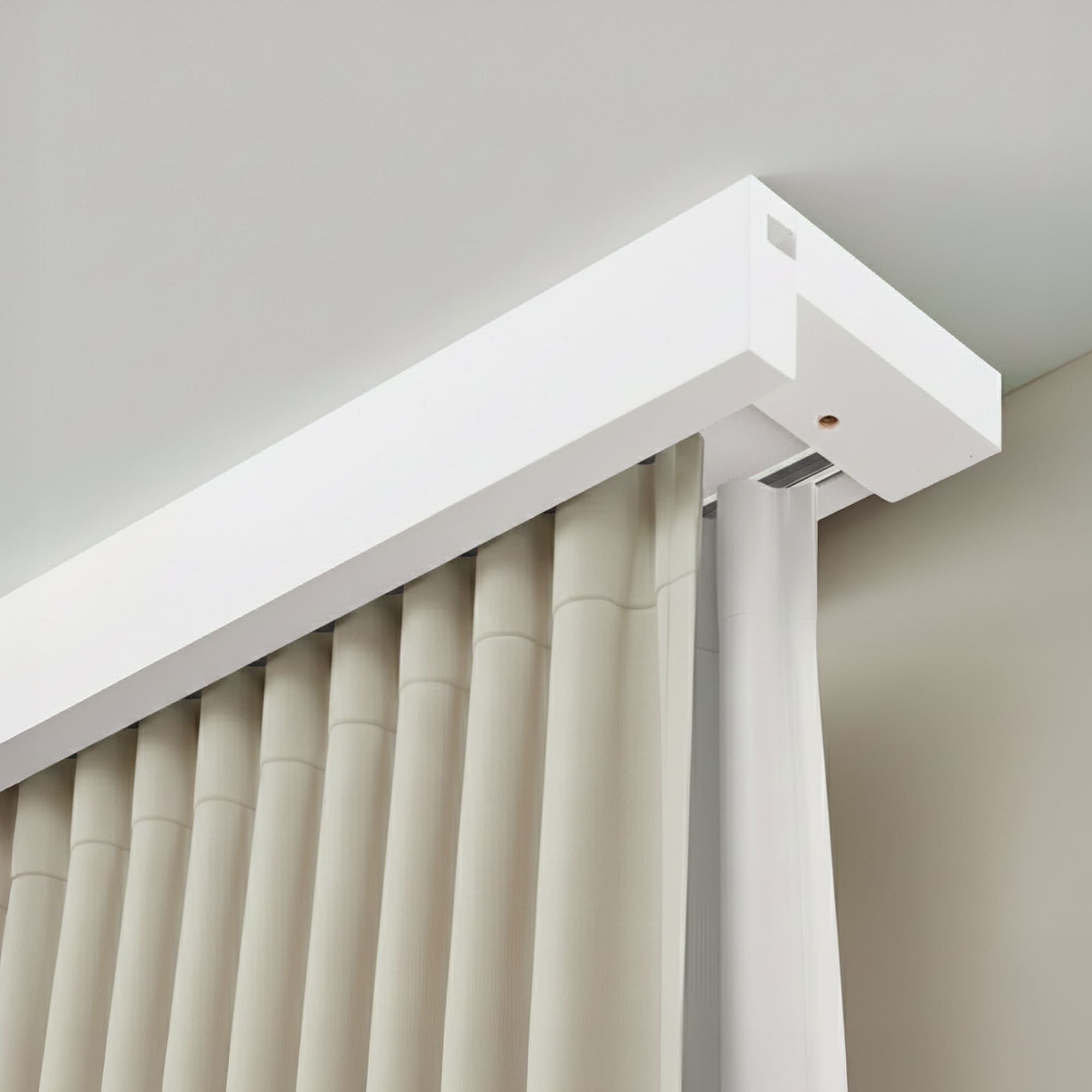 Garníža na záclonu a záves Travetto dvojitá s maskou z dreva Biela