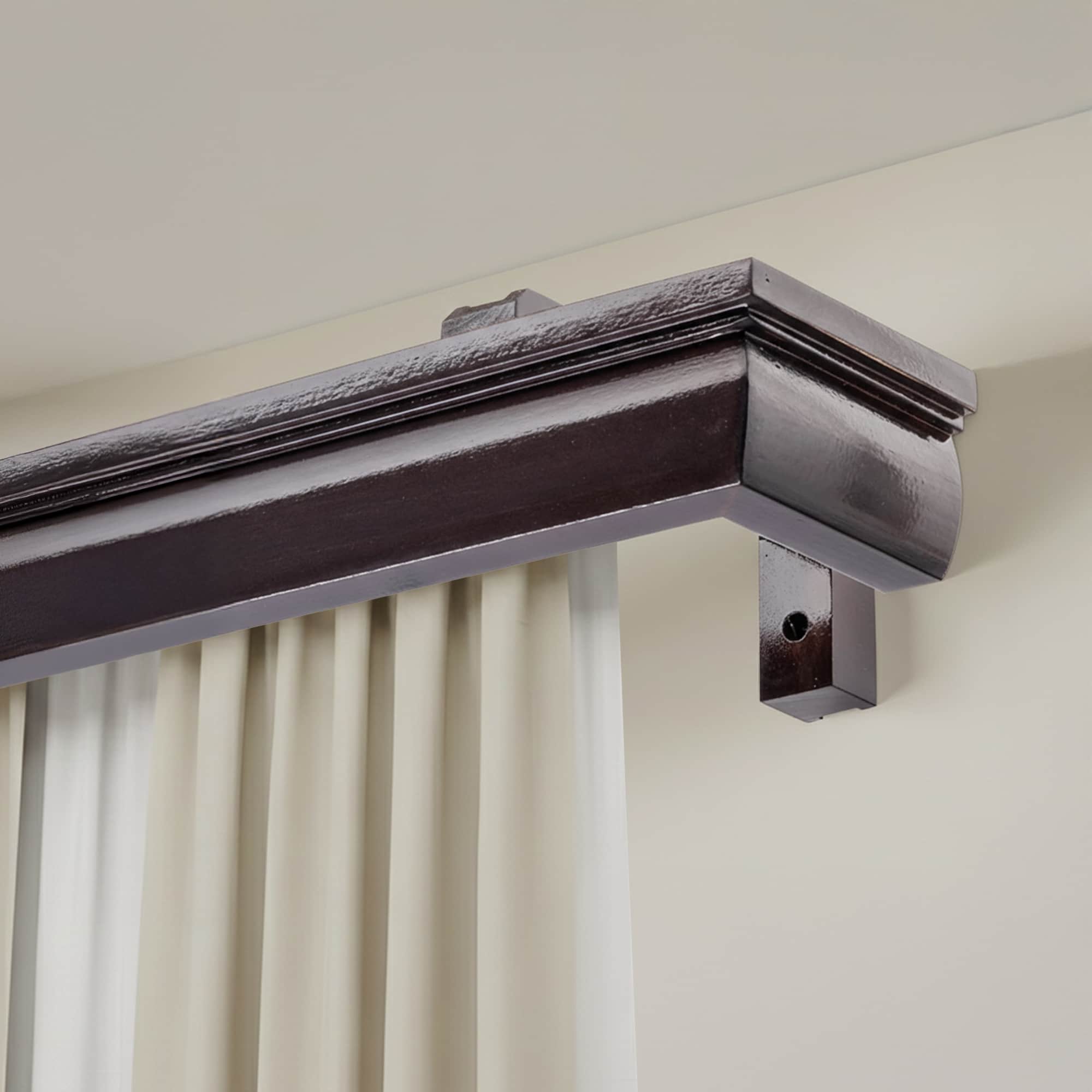 Garníža na záclonu a záves s maskou Firenze z dreva Wenge