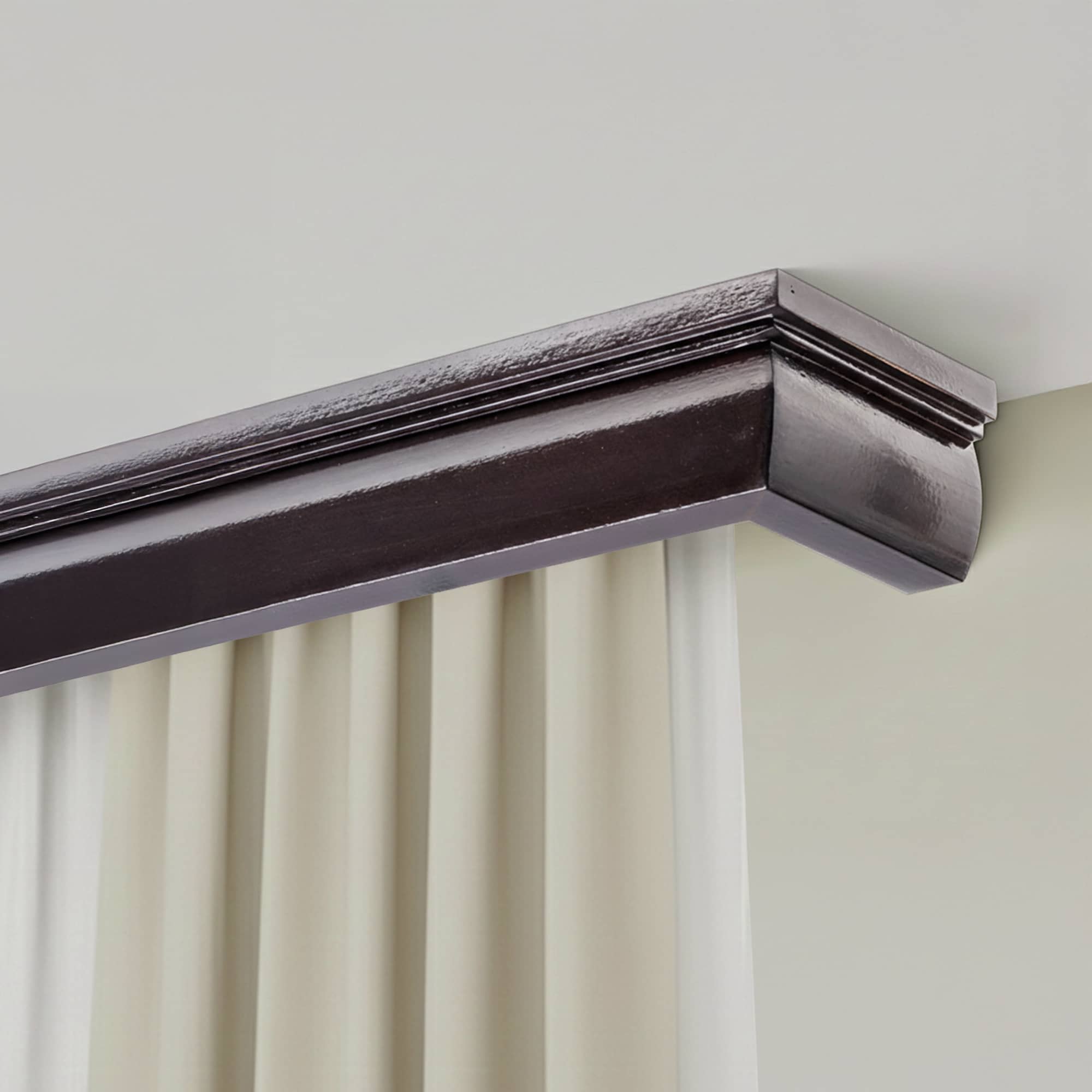 Garníža na záclonu a záves s maskou Firenze z dreva Wenge