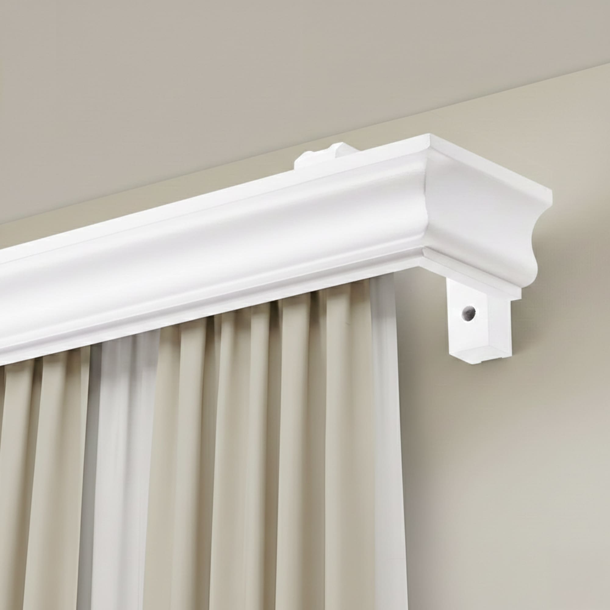 Garníža na záclonu a záves s maskou Athena z dreva Biela