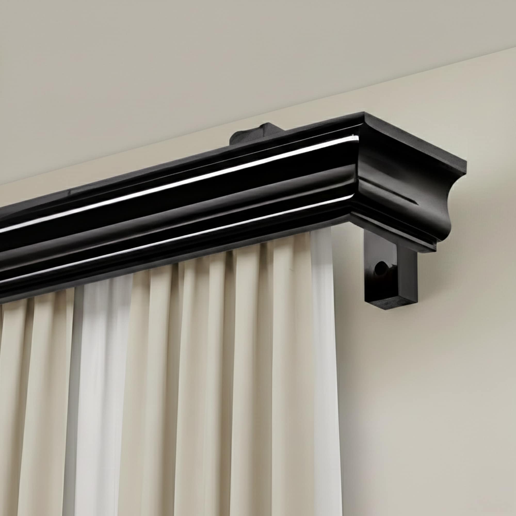 Garníža na záclonu a záves s maskou Athena z dreva Čierna