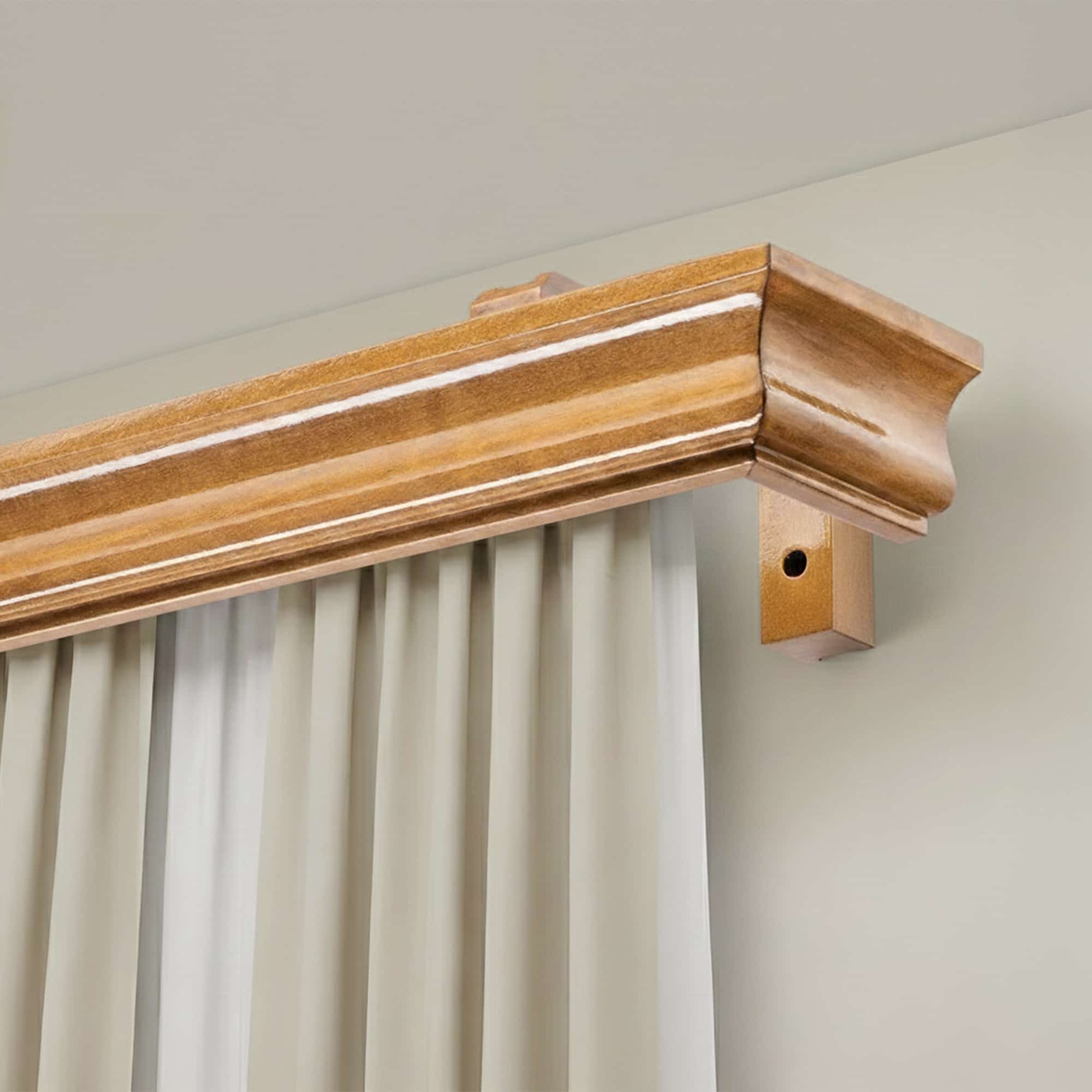 Garníža na záclonu a záves s maskou Athena z dreva Dub