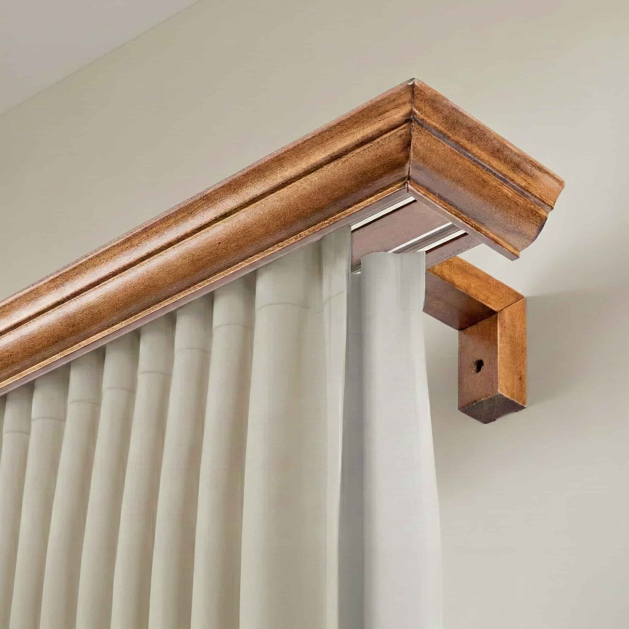 Garníža na záclonu a záves s maskou Filip z dreva Dub