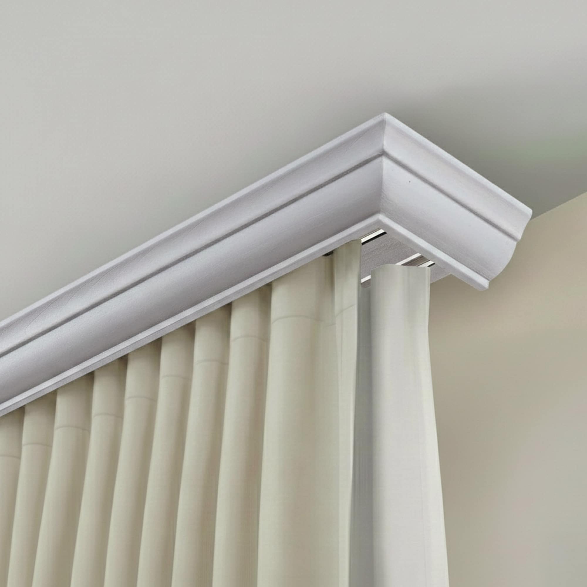 Garníža na záclonu a záves s maskou Filip z dreva Gri_fereastra