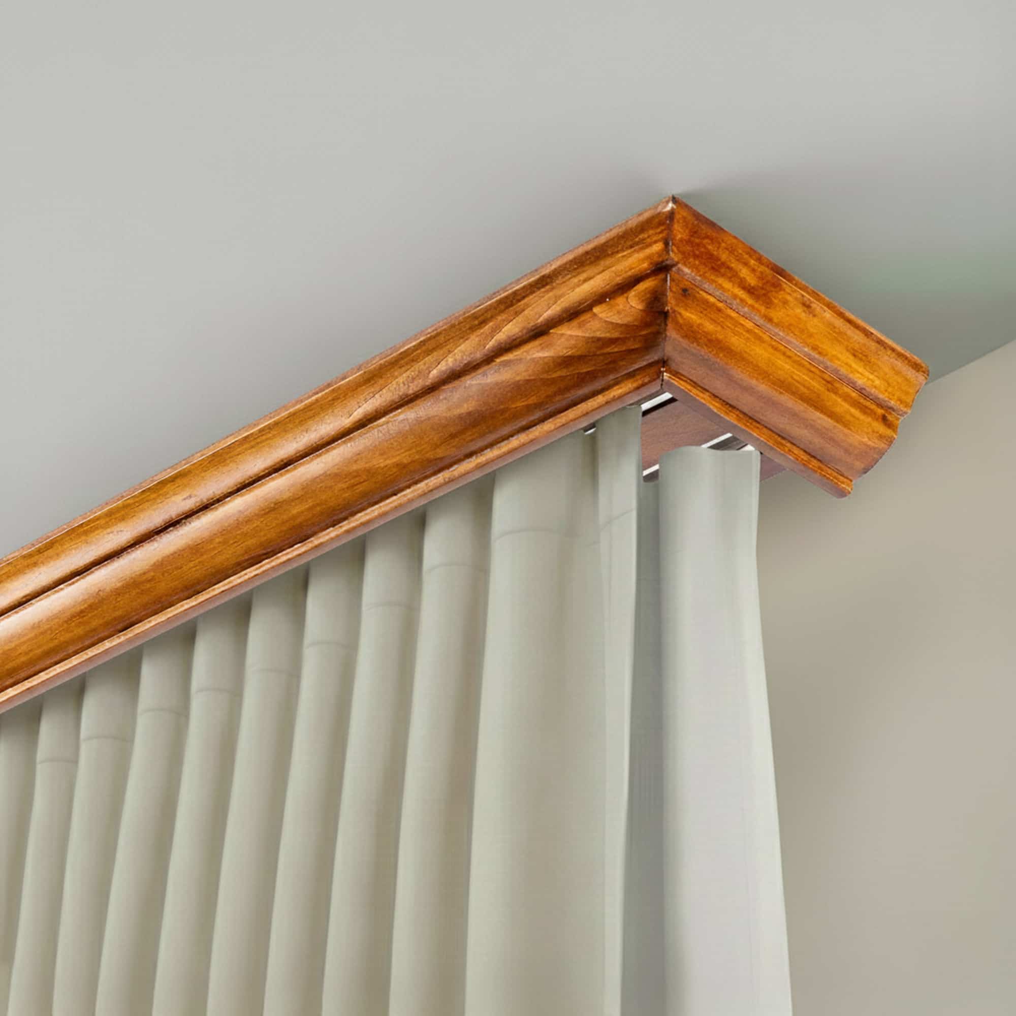 Garníža na záclonu a záves s maskou Filip z dreva Stejar_auriu