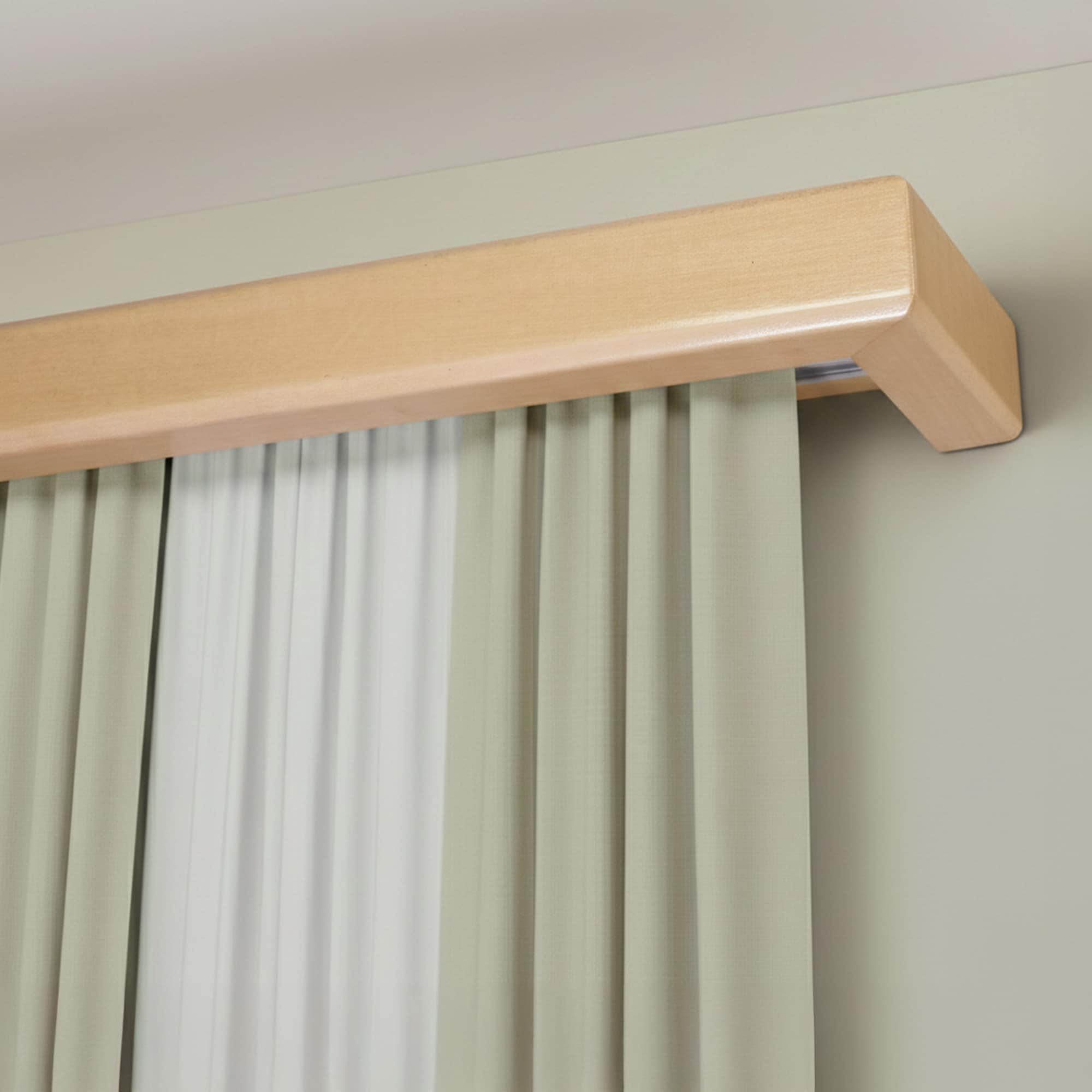 Garníža na záclonu a záves s maskou Štvorcová z dreva Prírodná