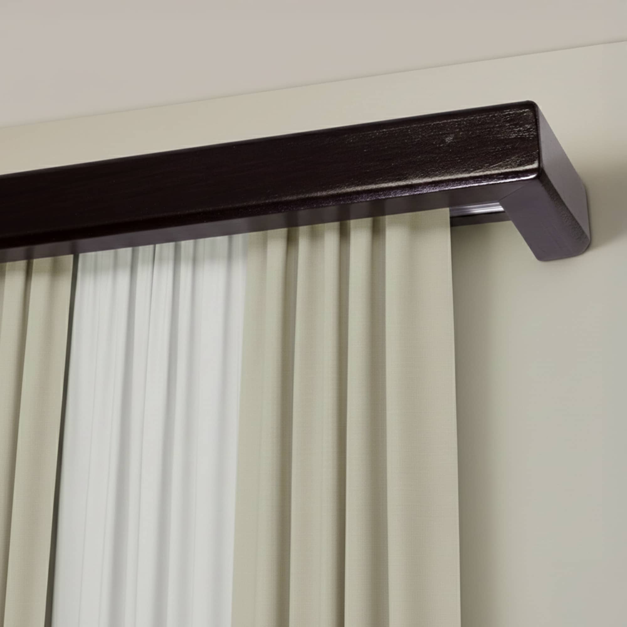 Garníža na záclonu a záves s maskou Štvorcová z dreva Wenge