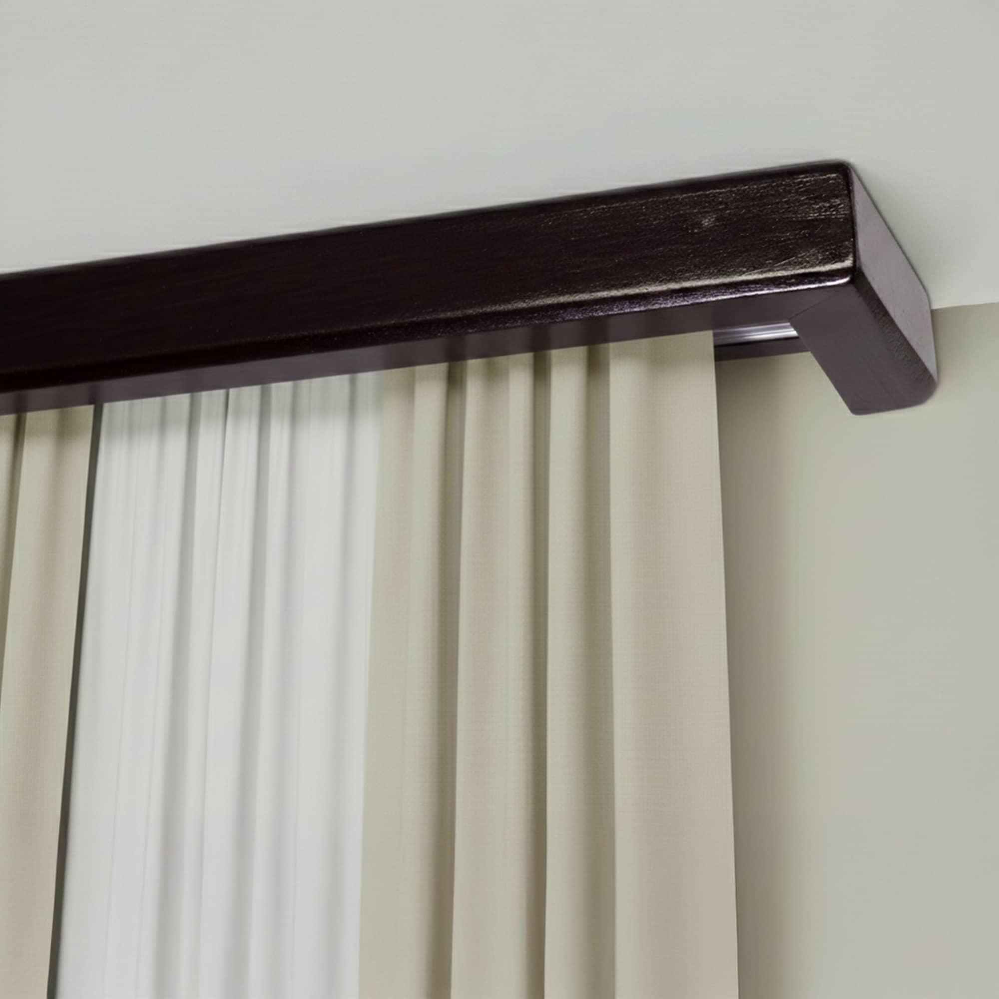 Garníža na záclonu a záves s maskou Štvorcová z dreva Wenge