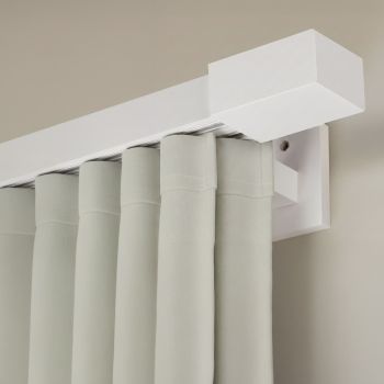 Drevená rímska garniža na záclony a závesy